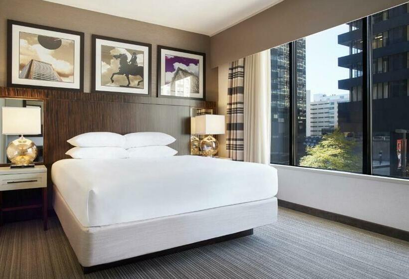 מיטת קינג בסוויטה, Sonesta Hotel Baltimore Inner Harbor