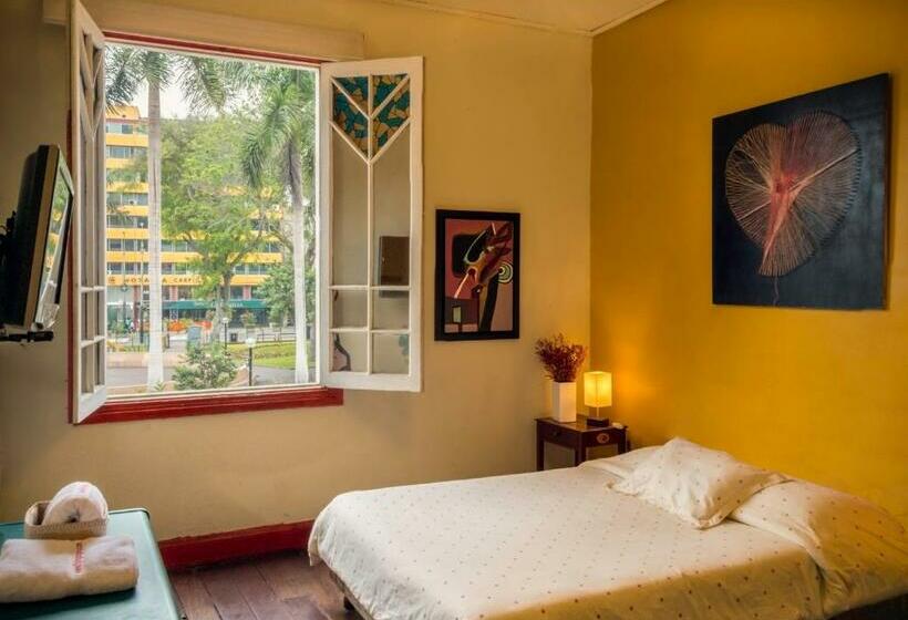 غرفة ديلوكس, Flying Dog Hostel