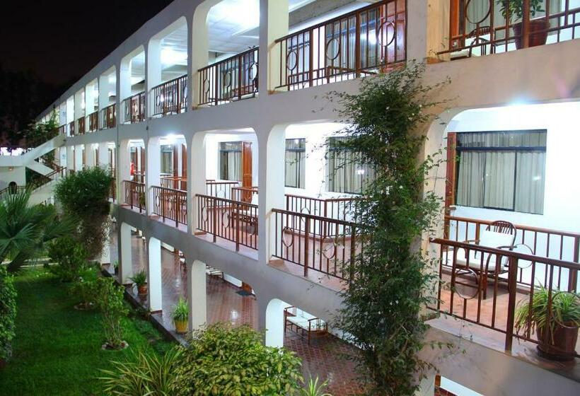 غرفة قياسية, Villa De Valverde