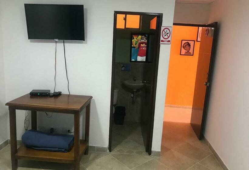 Номер Стандарт, Hostal El Hangar