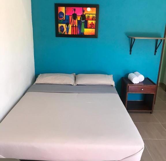 Номер Стандарт, Hostal El Hangar