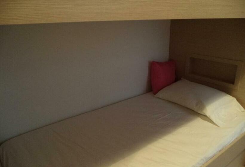 공동 객실, Aroha Villana Hostel