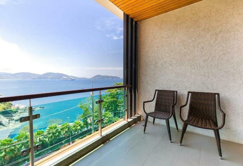 디럭스 룸, Wyndham Grand Phuket Kalim Bay