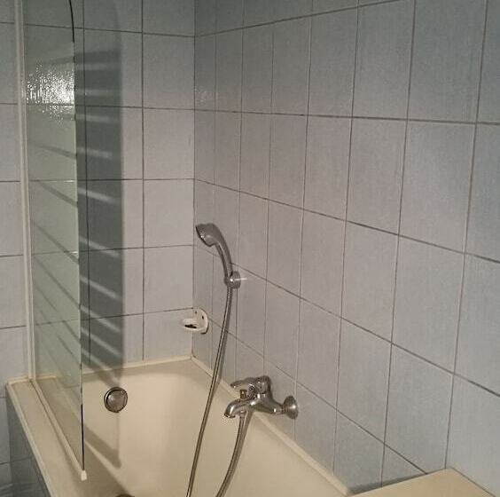 Семейный Номер, Hôtel Emilie