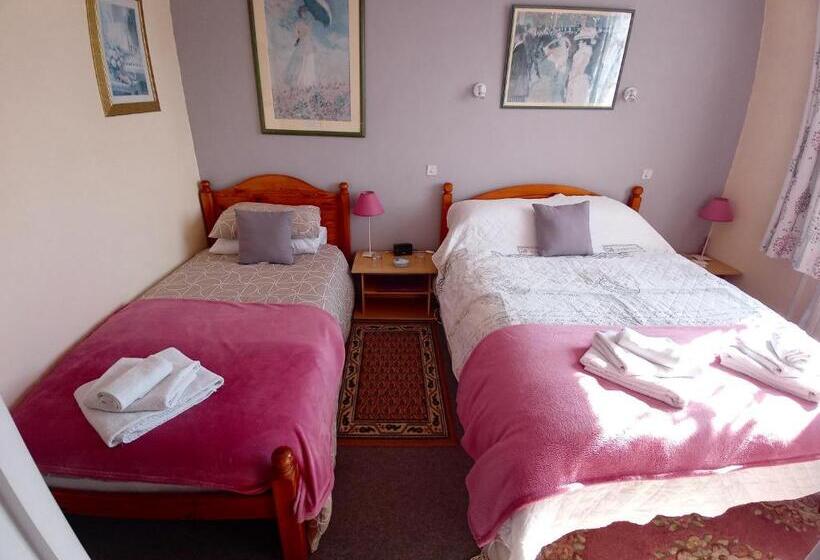غرفة كلاسيكية ثلاثية, Lenard Charles Bed & Breakfast