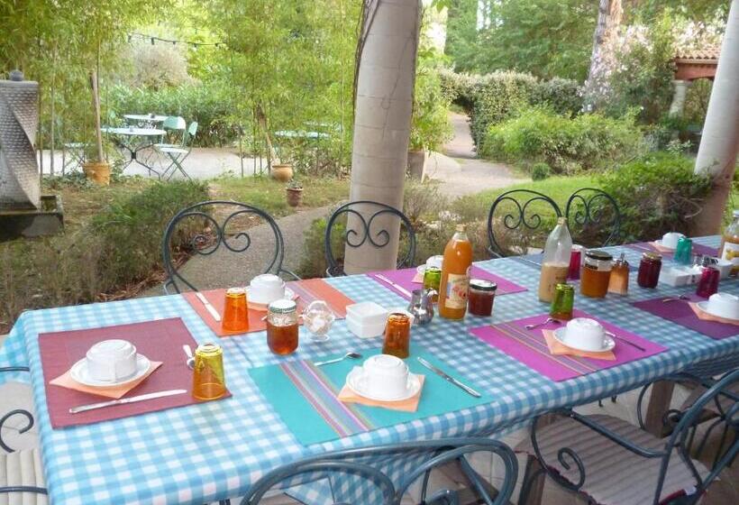 Трехместный Номер Стандарт Вид на Сад, La Bastide Des Pins