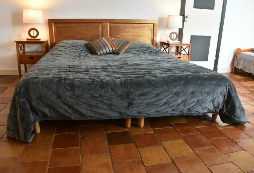 غرفة سوبيريور سرير كينج, Chambres D Hôtes   Dîners   Piscine   Centre Ville Bergerac 5km   Domaine De Bellevue Cottage