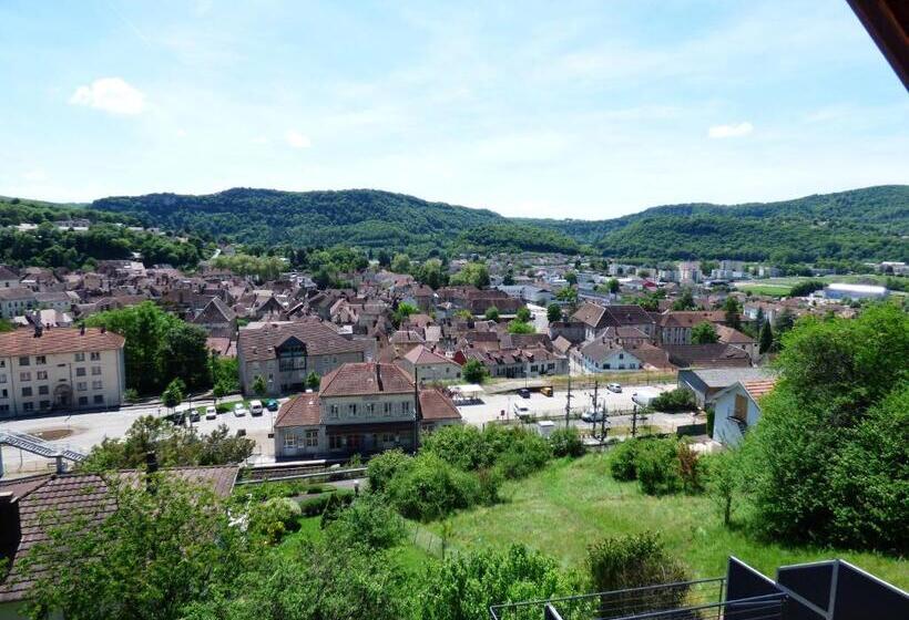 Номер Стандарт, La Colline Aux Yeux Doubs
