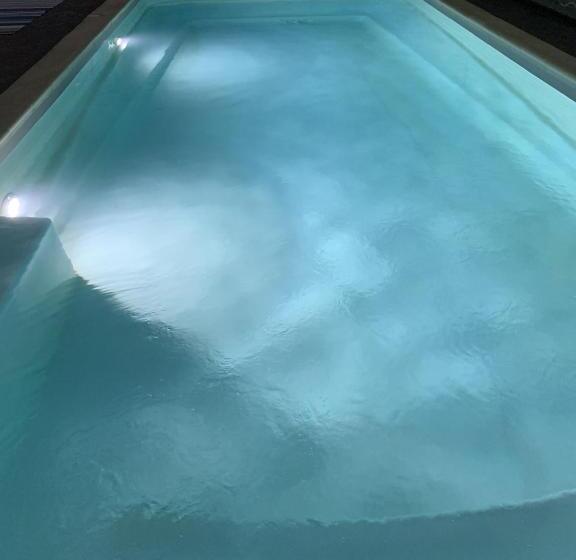 Трехместный Superior Вид на Море, La Metairie Du Vauhariot   Chambre Ou Lodge   Piscine Chauffée   Vue Mer Et Mont Saint Michel   Gr34