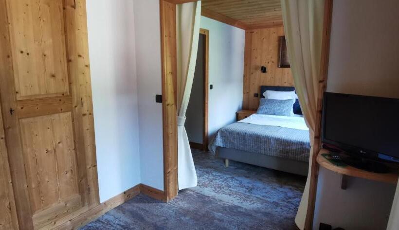 Полулюкс, Hôtel Chalet Les Ecureuils Restaurant, Sauna & Spa Garage
