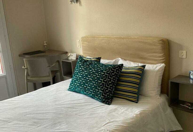 غرفة قياسية, Hôtel Juantorena