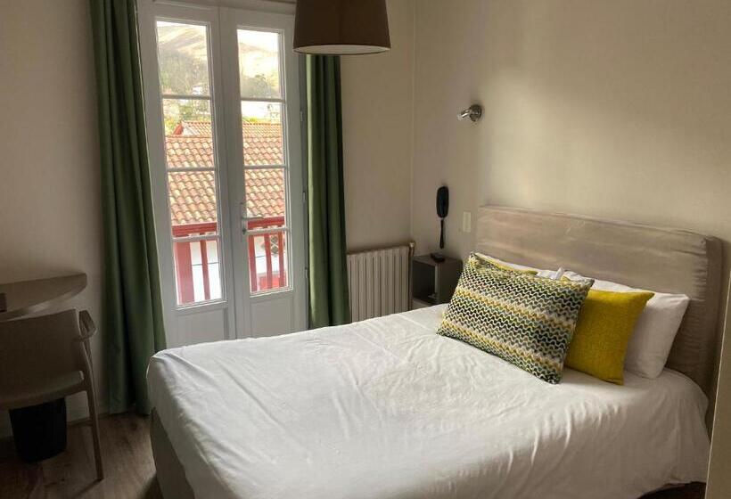 غرفة قياسية, Hôtel Juantorena