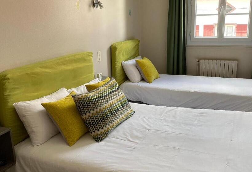 Номер Стандарт Трехместный, Hôtel Juantorena