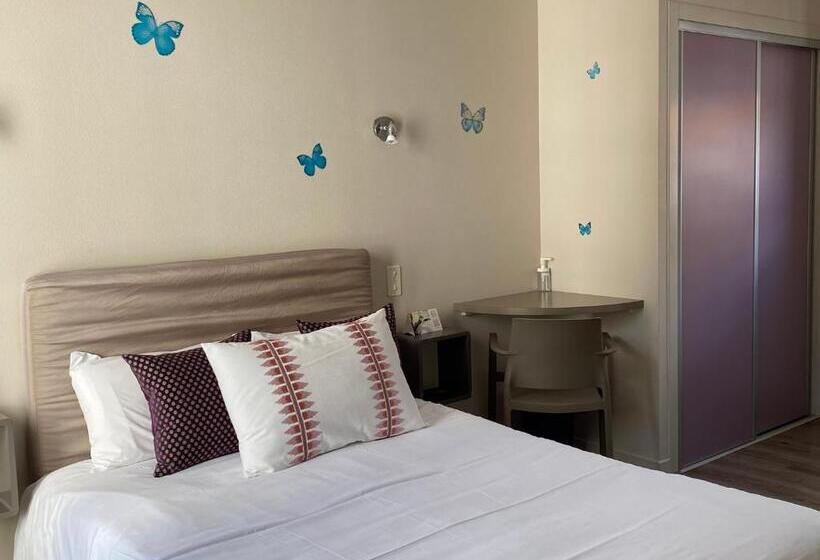 غرفة قياسية ثلاثية, Hôtel Juantorena