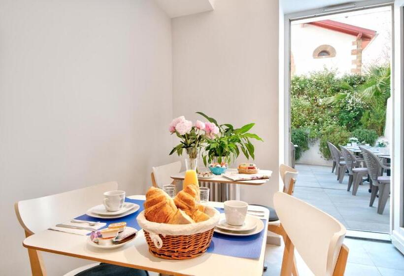 Номер Стандарт Трехместный, Hôtel Le Saphir