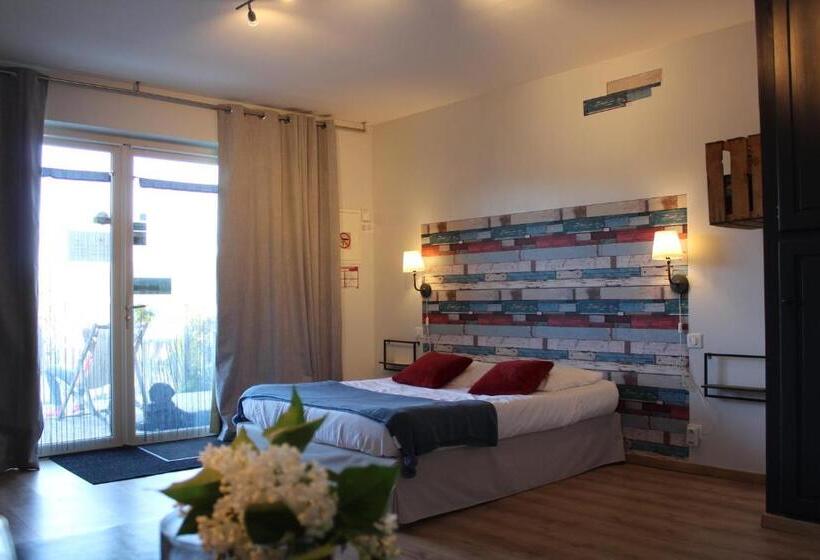 غرفة قياسية مزوَّدة بتراس, La Peyrade