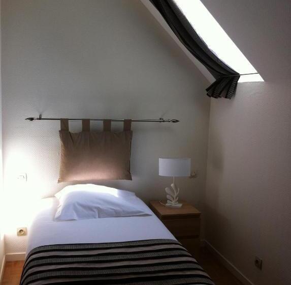 Номер Стандарт Трехместный, Logis   Hôtel De La Baie De Somme