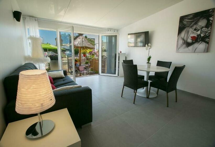 غرفة قياسية مطلّة علي البحر مزوَّدة بتراس, Le Grand Large Bord De Mer Hotel & Appartements