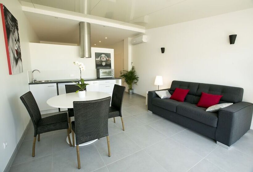 غرفة قياسية مطلّة علي البحر مزوَّدة بتراس, Le Grand Large Bord De Mer Hotel & Appartements