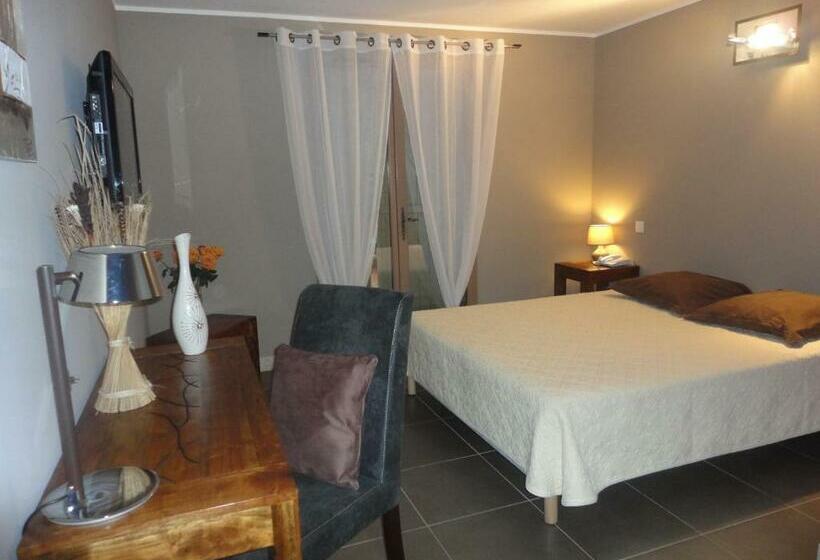 غرفة قياسية, L Hotellerie Kouros