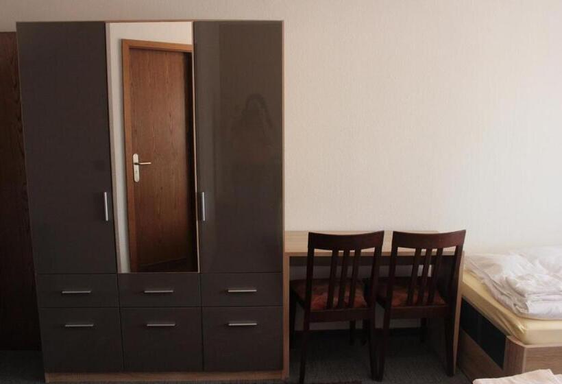 スタンダードトリプルルーム, Airport Hotel Zum Taubengrund