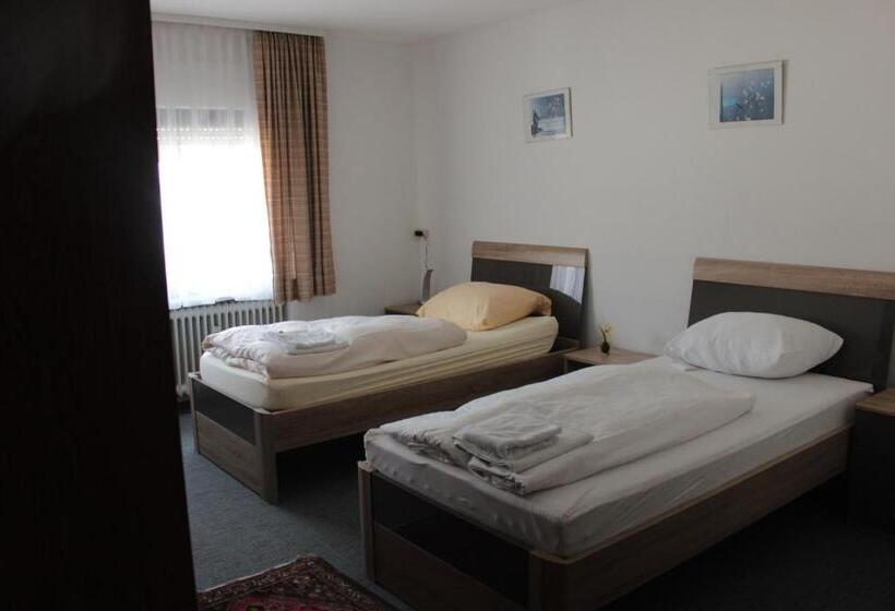 スタンダードトリプルルーム, Airport Hotel Zum Taubengrund