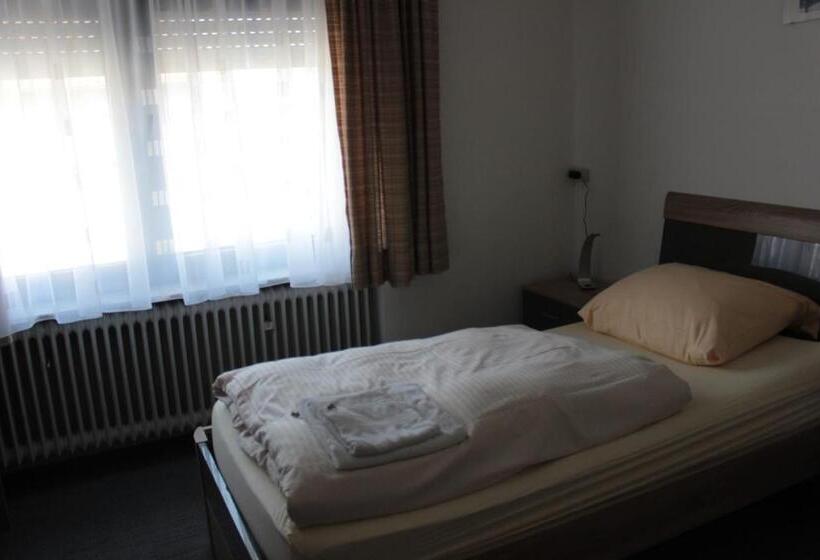 اتاق استاندارد سه نفره, Airport Hotel Zum Taubengrund