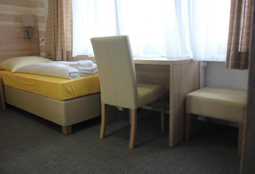 スタンダードトリプルルーム, Airport Hotel Zum Taubengrund