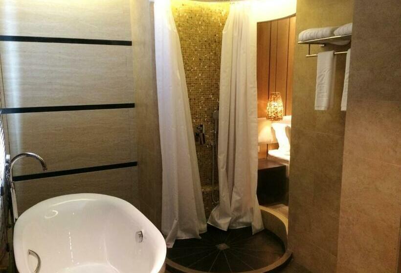 اتاق لوکس با تخت بزرگ, Eska