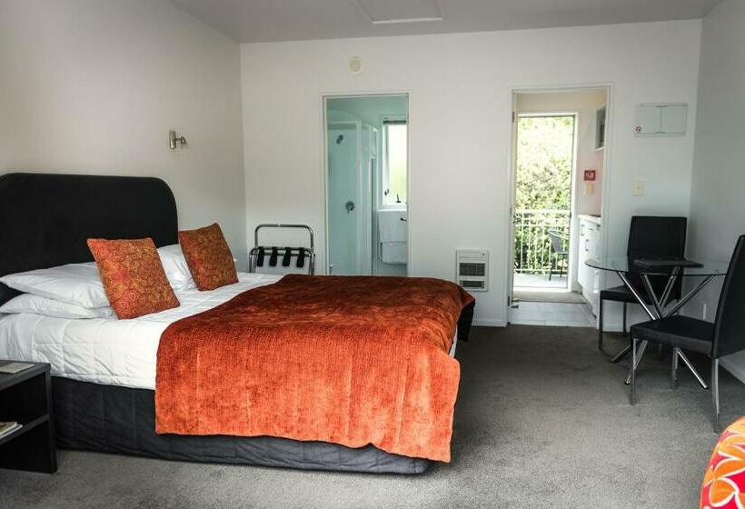 Студия Стандарт, The Grange Motel
