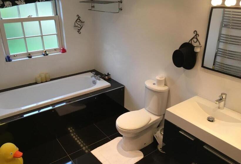Номер Basic, The Rocks B&b