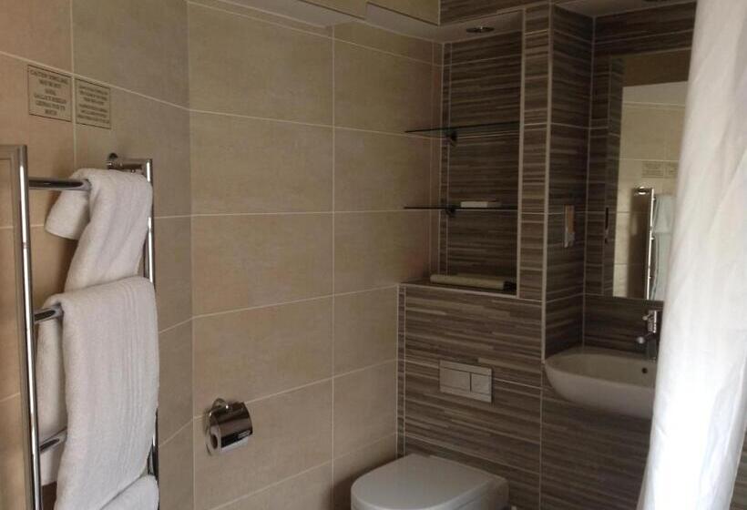 Семейный Номер, The Wyndham Arms Wetherspoon