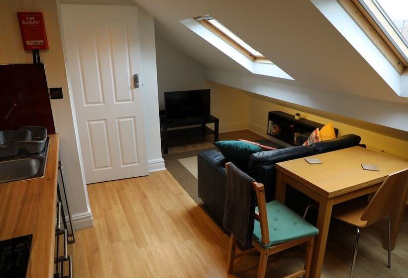 Апартаменты 1 Спальня, Wayfarers Independent Hostel