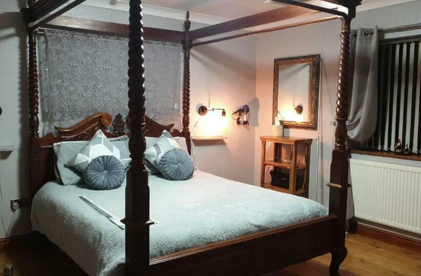 Семейный Номер, Castle Lodge   Brecon Beacons Accommodation