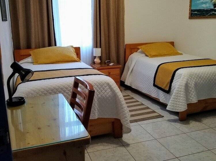 اتاق سوپریور, Drake Inn