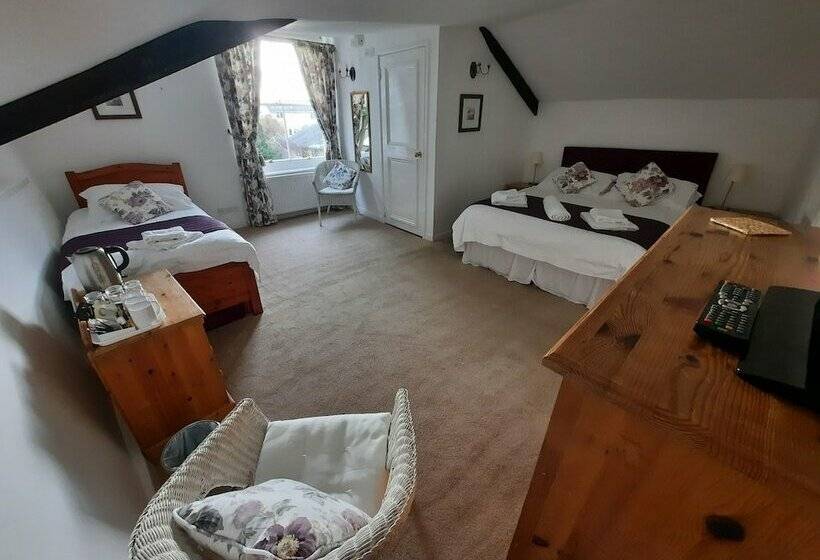 חדר משפחתי, The White Cottage