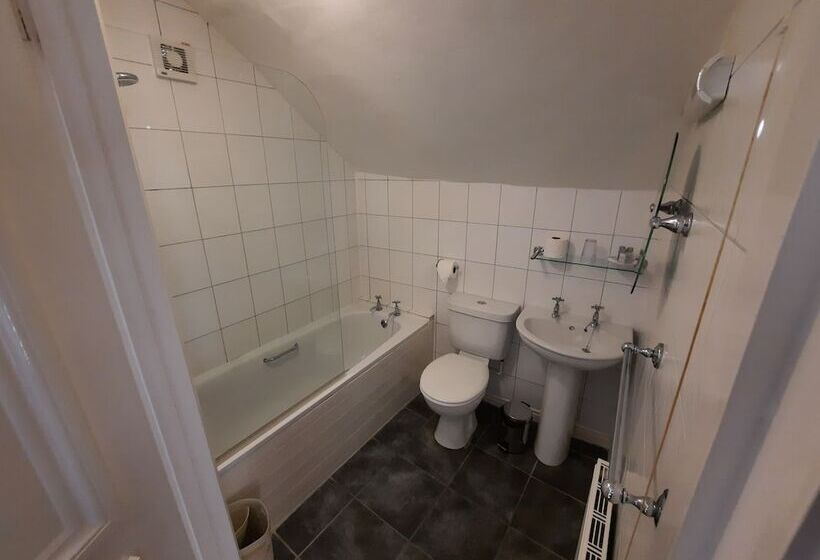 Семейный Номер, The White Cottage