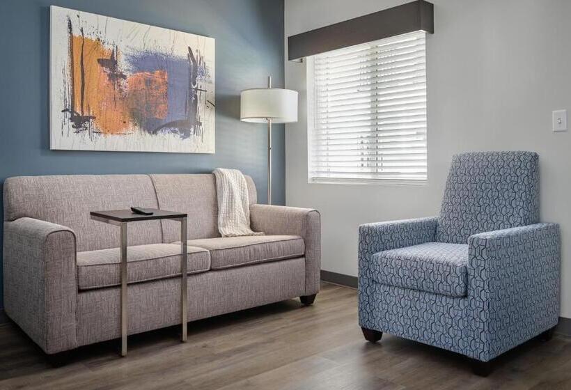 Люкс Кровать Кинг, Stayapt Suites Louisville North Clarksville