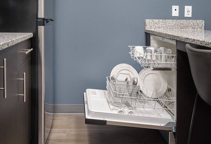 Люкс, Stayapt Suites Ocala