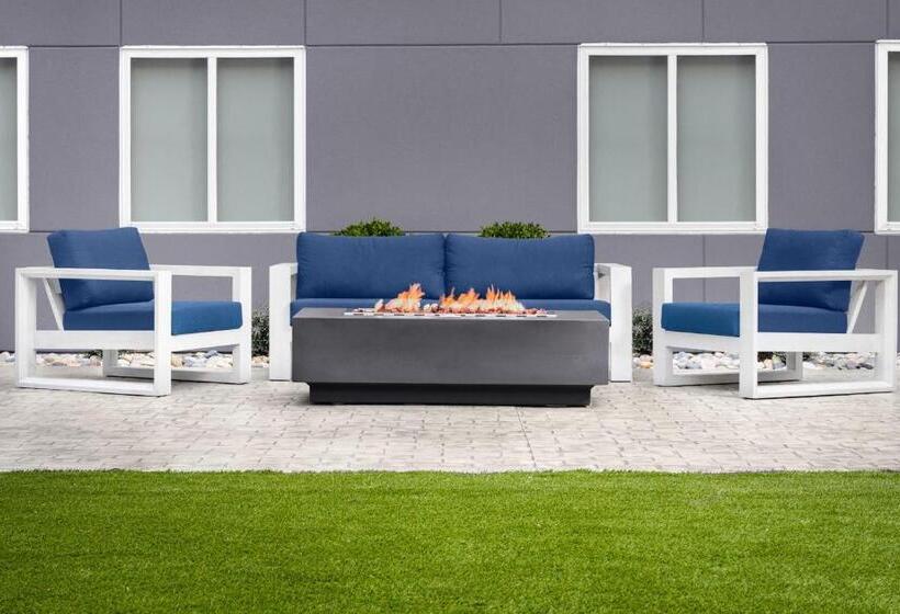 Люкс Кровать Кинг, Stayapt Suites Ocala