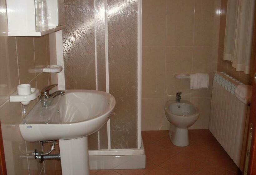 スタンダードトリプルルーム, Albergo Quattro Pini