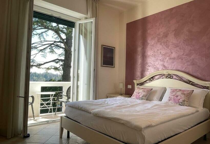اتاق استاندارد, Betty's House