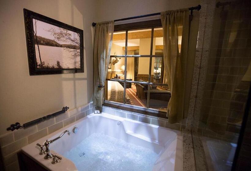 חדר סטנדרט עם מיטת קינג, Big Cypress Lodge