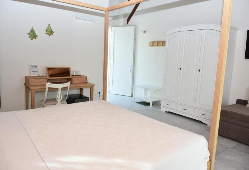 اتاق لوکس با تخت بزرگ, Masseria Tenuta Flora Maria
