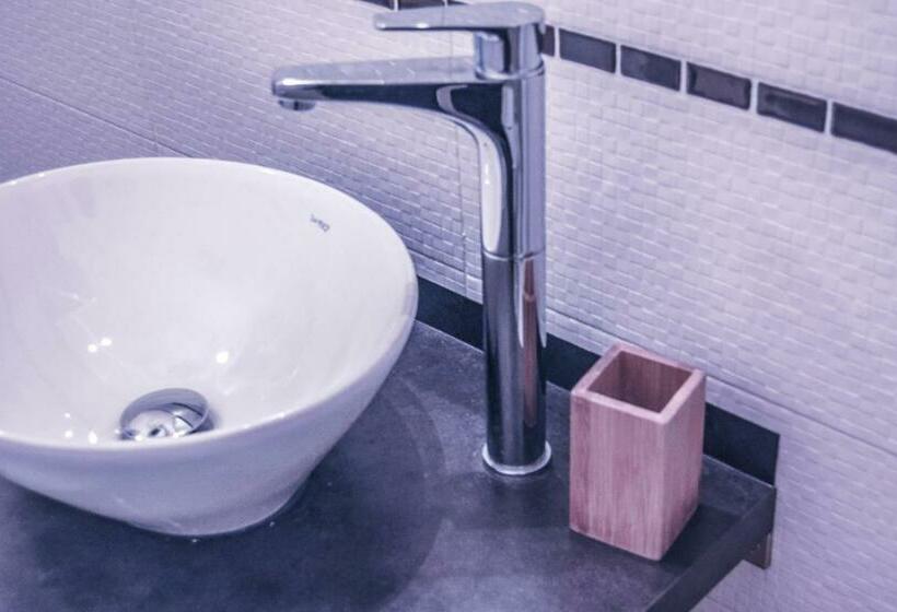 اتاق استاندارد با بالکن, Melo Accommodations