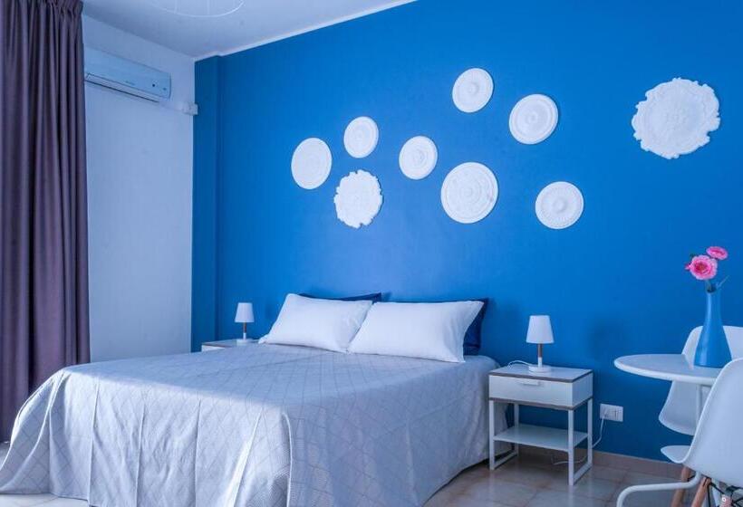 اتاق استاندارد چهارنفره با بالکن, Melo Accommodations