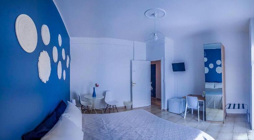 اتاق استاندارد سه تخته با بالکن, Melo Accommodations