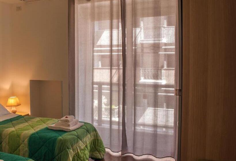 اتاق استاندارد با بالکن, Melo Accommodations