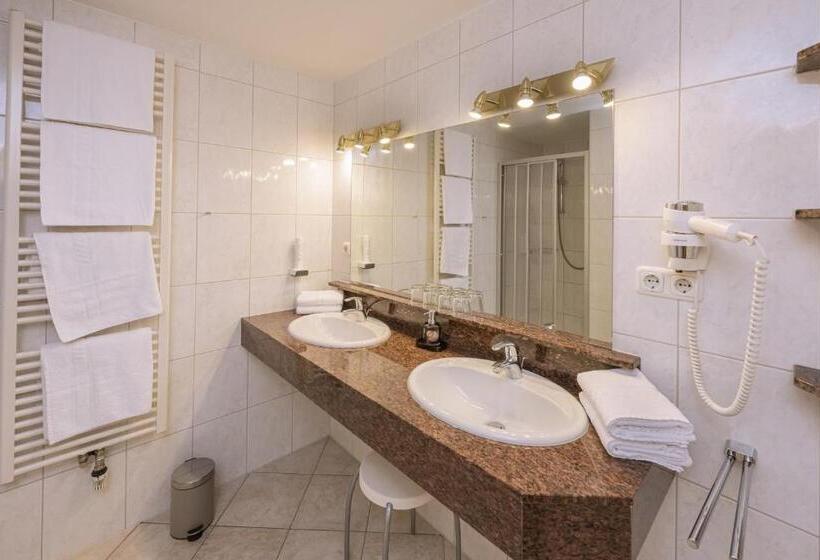 Family Suite, Acherl