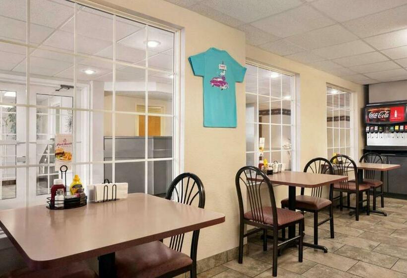 Люкс, Travelodge By Wyndham Fort Scott